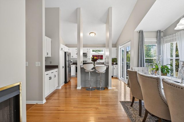 2084 Parkview Lane, Woodbury, MN 55125