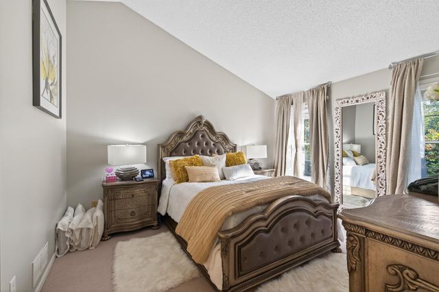 2084 Parkview Lane, Woodbury, MN 55125