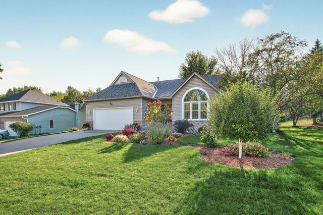 2084 Parkview Lane, Woodbury, MN 55125