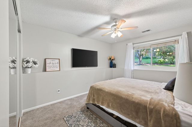 2084 Parkview Lane, Woodbury, MN 55125