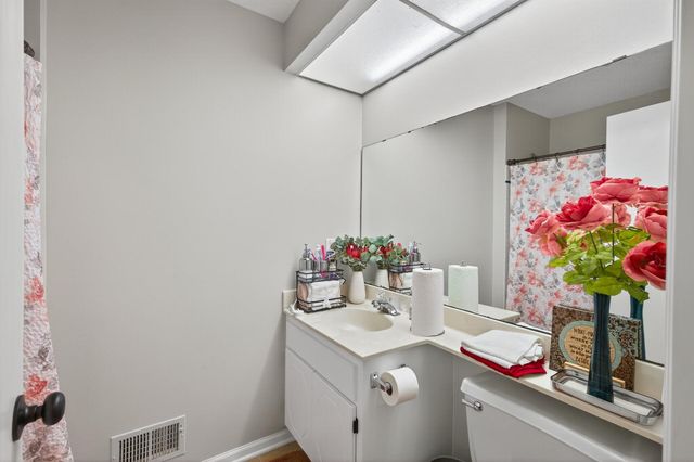 2084 Parkview Lane, Woodbury, MN 55125