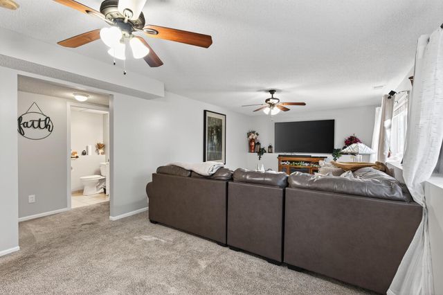 2084 Parkview Lane, Woodbury, MN 55125