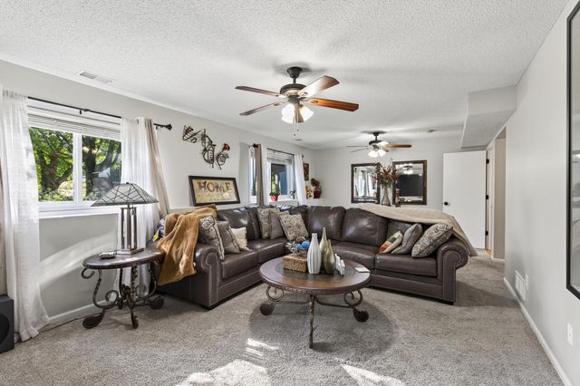 2084 Parkview Lane, Woodbury, MN 55125