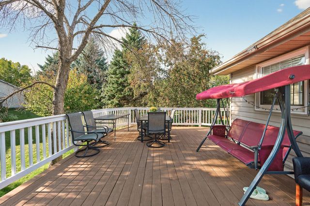 2084 Parkview Lane, Woodbury, MN 55125