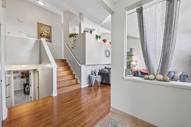 2084 Parkview Lane, Woodbury, MN 55125