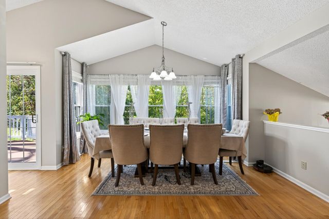 2084 Parkview Lane, Woodbury, MN 55125