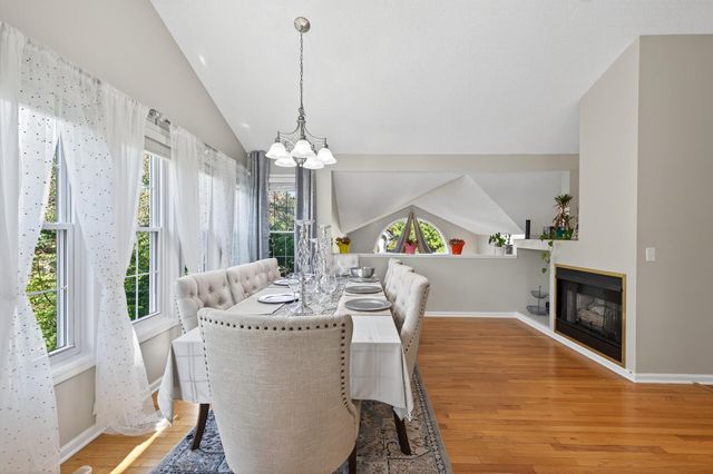 2084 Parkview Lane, Woodbury, MN 55125