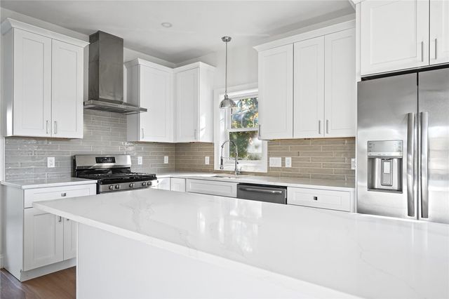 24 Brentwood Drive, Johnston, RI 02919