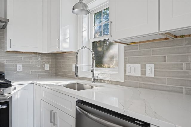24 Brentwood Drive, Johnston, RI 02919