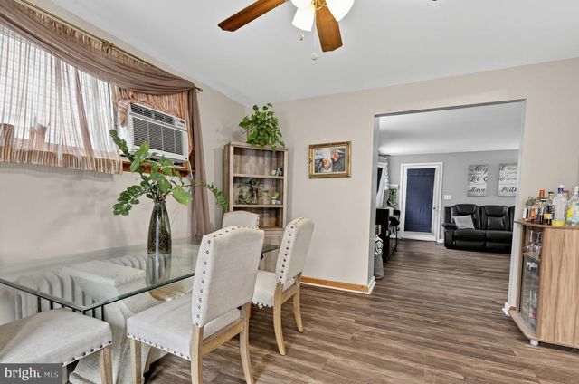 4 OAKLEY RD, Upper Darby, PA 19082