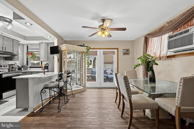 4 OAKLEY RD, Upper Darby, PA 19082