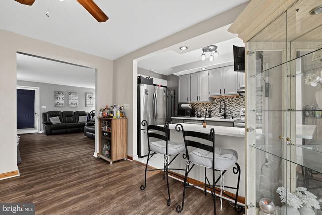 4 OAKLEY RD, Upper Darby, PA 19082