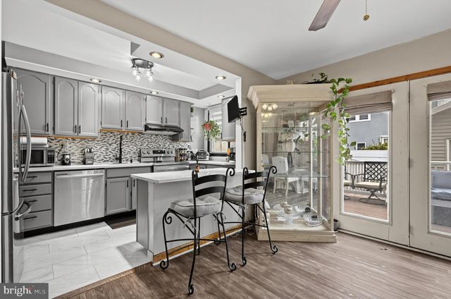 4 OAKLEY RD, Upper Darby, PA 19082