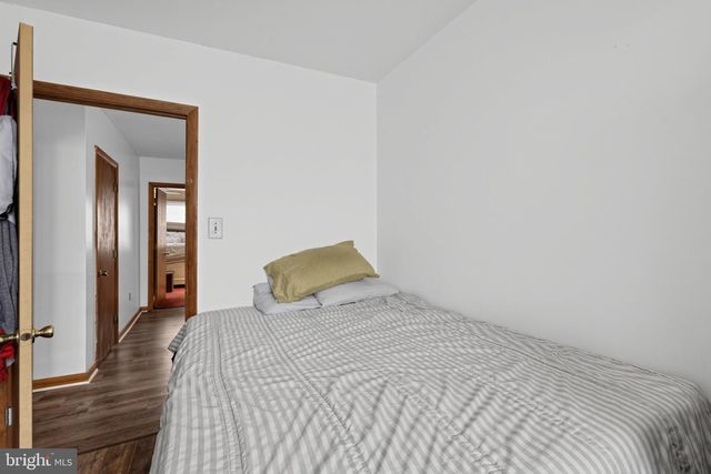 4 OAKLEY RD, Upper Darby, PA 19082