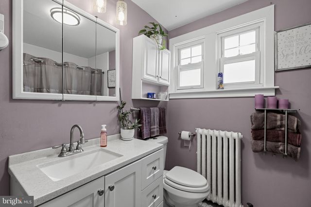 4 OAKLEY RD, Upper Darby, PA 19082