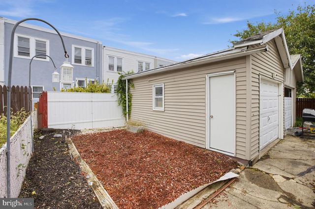 4 OAKLEY RD, Upper Darby, PA 19082