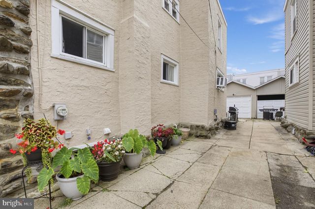 4 OAKLEY RD, Upper Darby, PA 19082