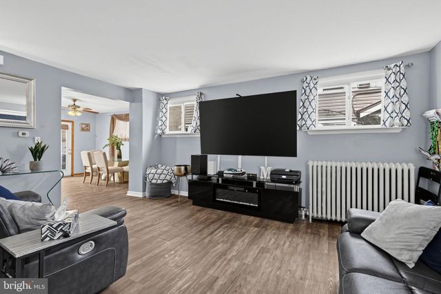 4 OAKLEY RD, Upper Darby, PA 19082