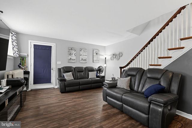 4 OAKLEY RD, Upper Darby, PA 19082
