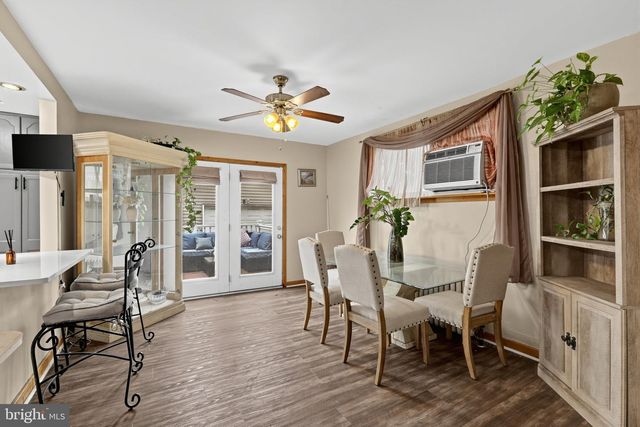4 OAKLEY RD, Upper Darby, PA 19082