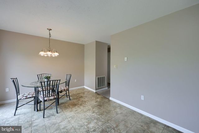 2833 WOODMONT DR, York, PA 17404