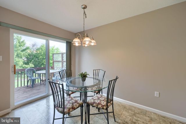 2833 WOODMONT DR, York, PA 17404