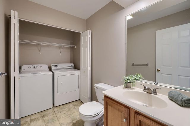 2833 WOODMONT DR, York, PA 17404