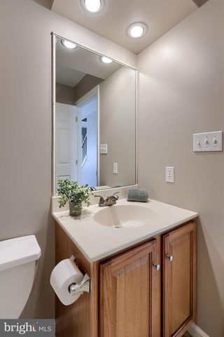2833 WOODMONT DR, York, PA 17404