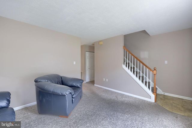 2833 WOODMONT DR, York, PA 17404