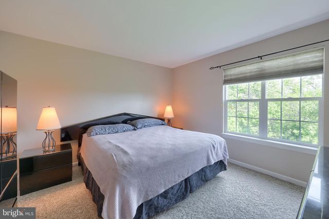 2833 WOODMONT DR, York, PA 17404