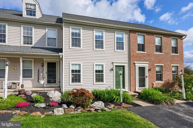 2833 WOODMONT DR, York, PA 17404