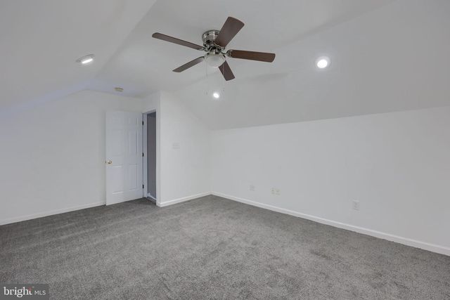 2833 WOODMONT DR, York, PA 17404