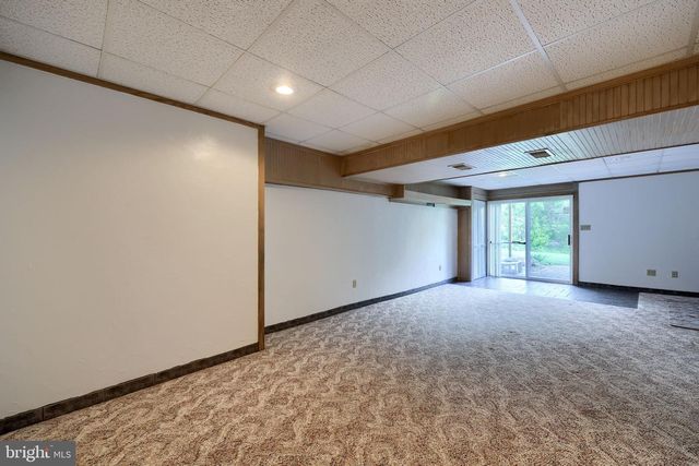 2833 WOODMONT DR, York, PA 17404