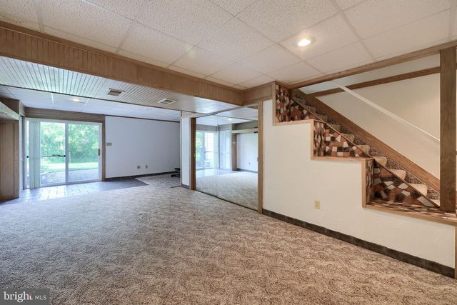 2833 WOODMONT DR, York, PA 17404