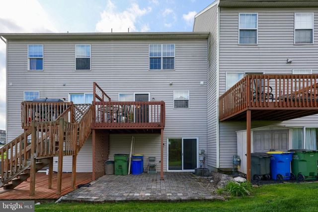 2833 WOODMONT DR, York, PA 17404