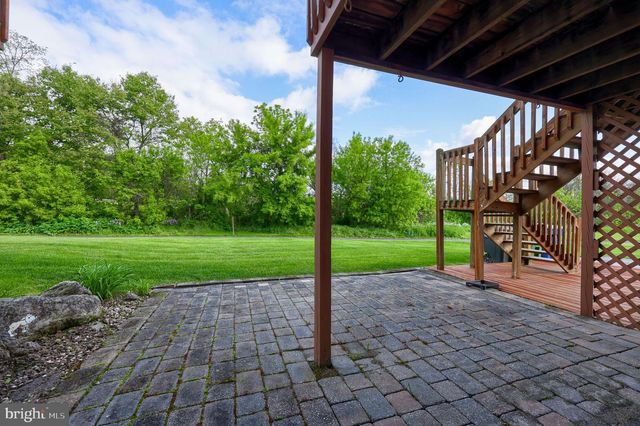 2833 WOODMONT DR, York, PA 17404