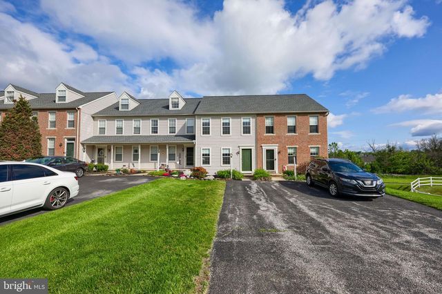2833 WOODMONT DR, York, PA 17404