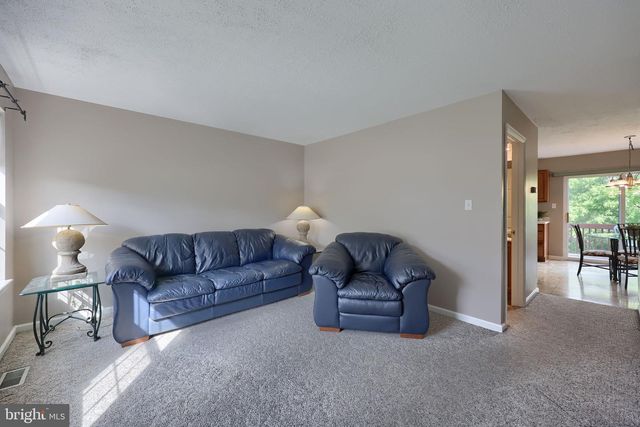 2833 WOODMONT DR, York, PA 17404
