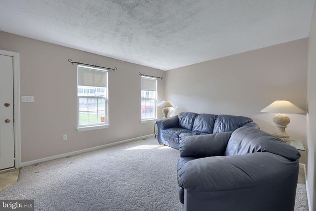 2833 WOODMONT DR, York, PA 17404