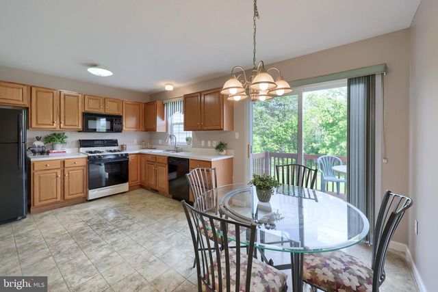 2833 WOODMONT DR, York, PA 17404