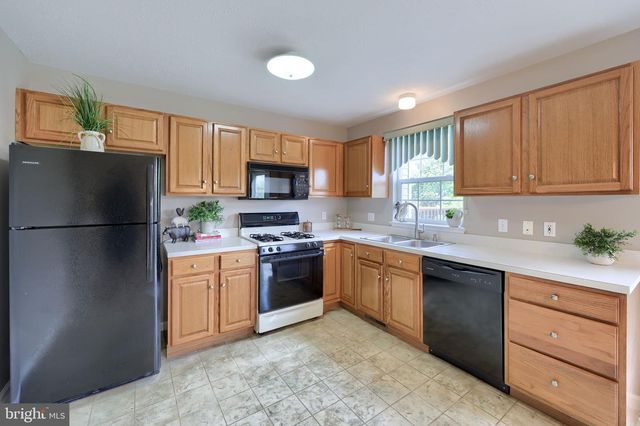 2833 WOODMONT DR, York, PA 17404