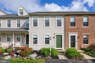 2833 WOODMONT DR, York, PA 17404