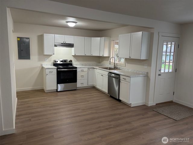 809 8th Street NE, Auburn, WA 98002