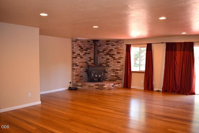 359 Northwoods Drive, Merlin, OR 97532