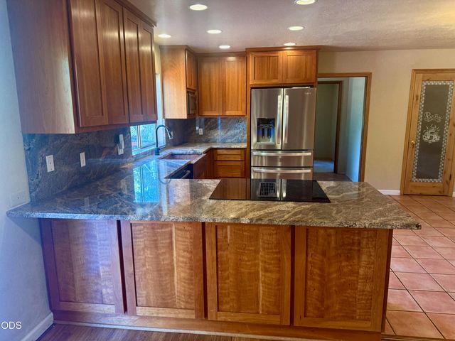 359 Northwoods Drive, Merlin, OR 97532