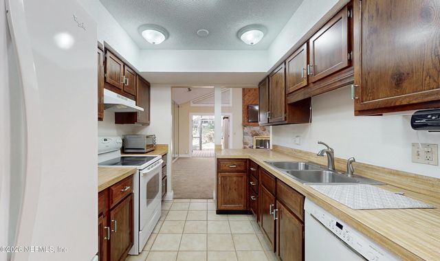 12062 HIDDEN HILLS Drive S, Jacksonville, FL 32225