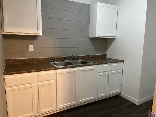 3358 SE Fremont St, Topeka, KS 66605