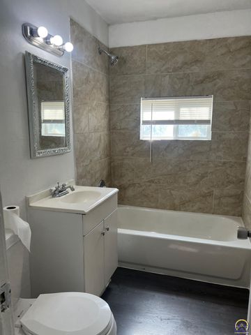 3358 SE Fremont St, Topeka, KS 66605