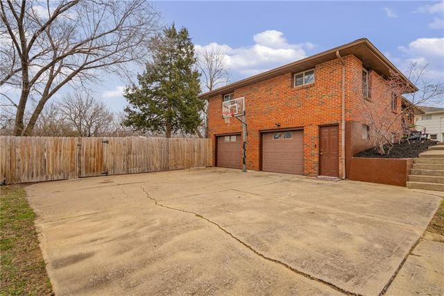 7509 N Baltimore Avenue, Gladstone, MO 64118