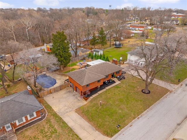 7509 N Baltimore Avenue, Gladstone, MO 64118